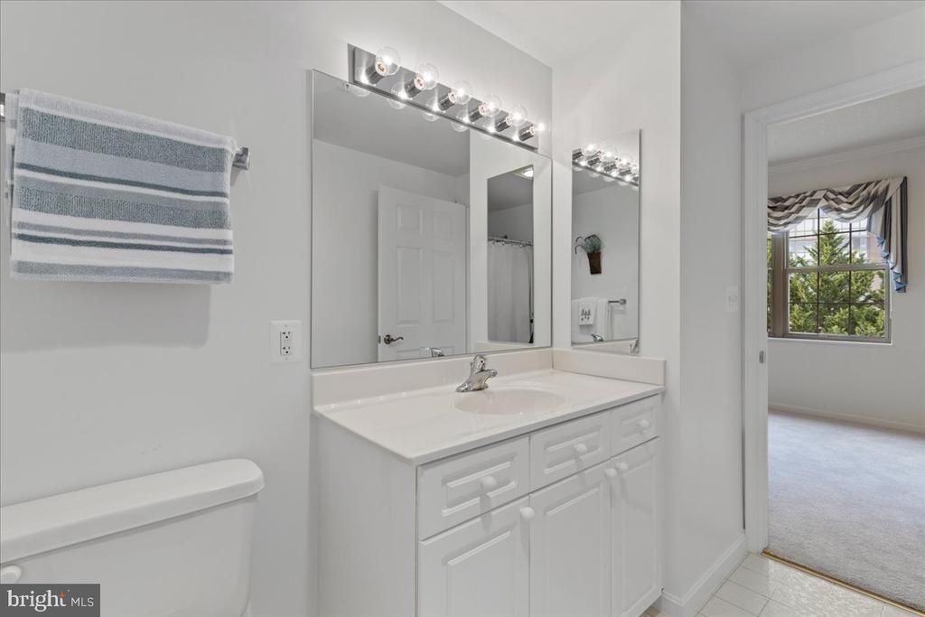 19350 Magnolia Grove Sq #403