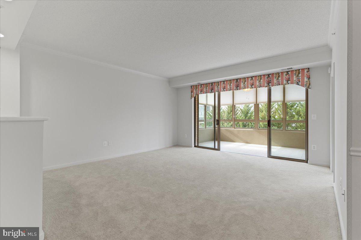 19350 Magnolia Grove Sq #403