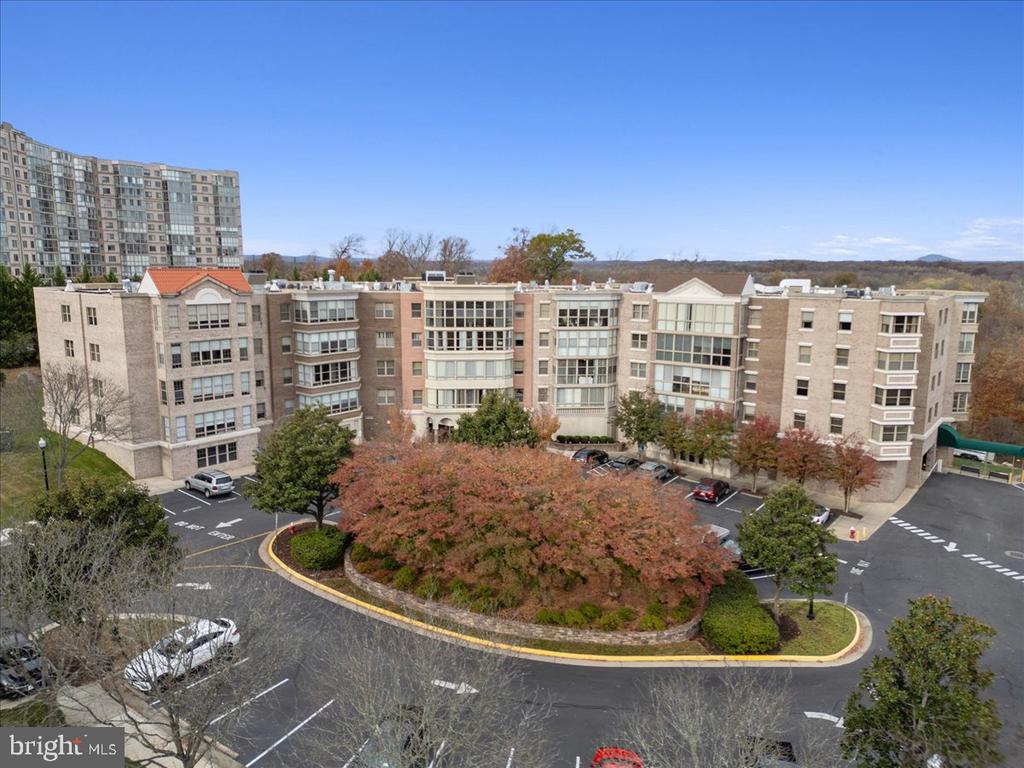 19350 Magnolia Grove Sq #403