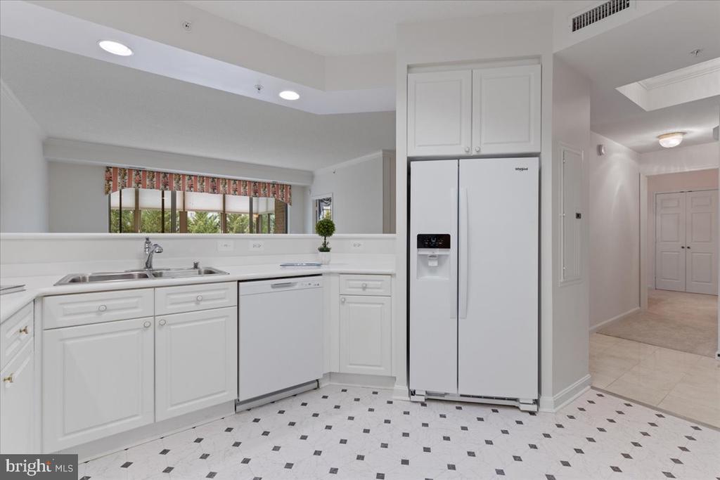 19350 Magnolia Grove Sq #403