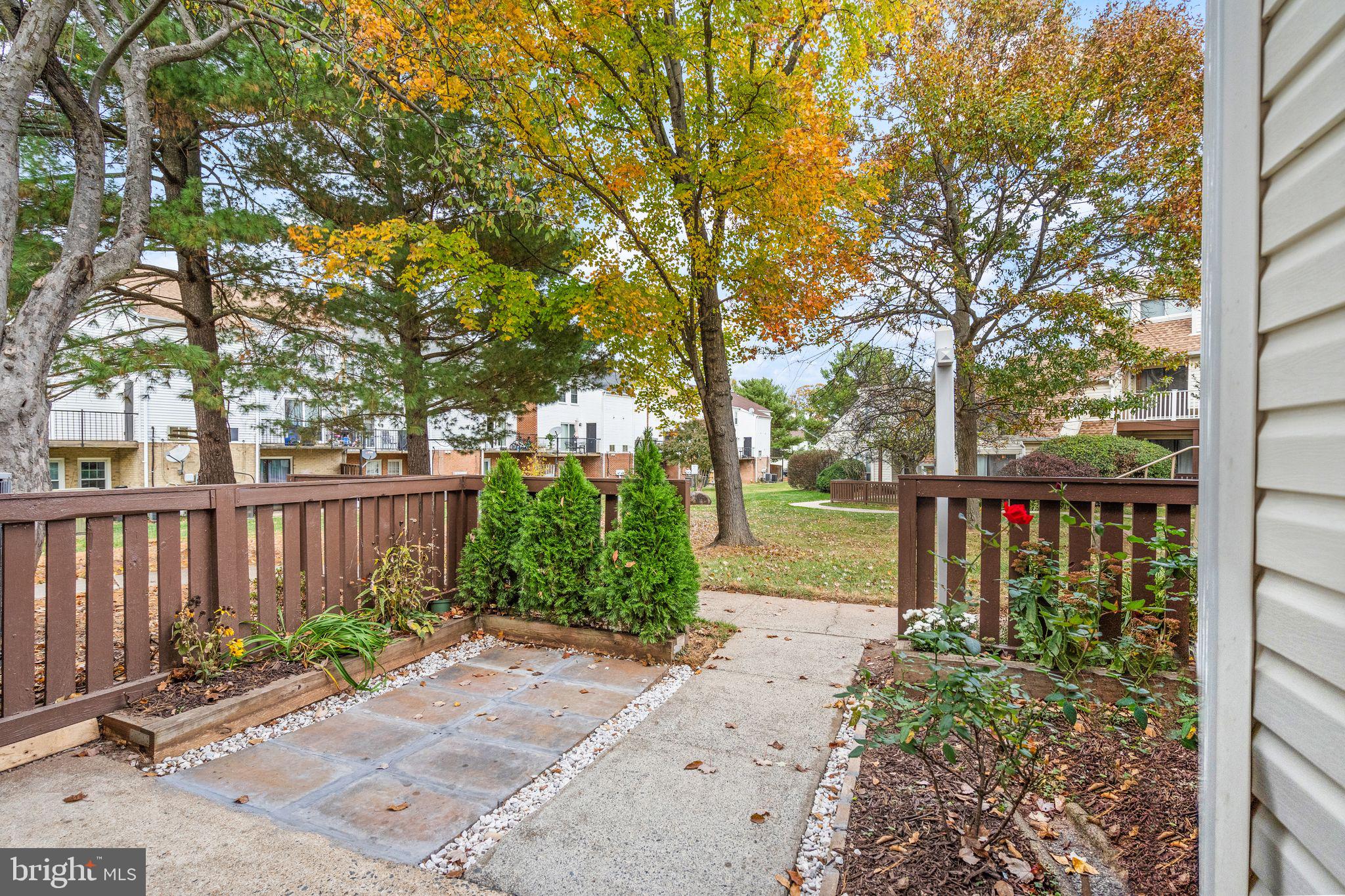 1058 Warwick Ct