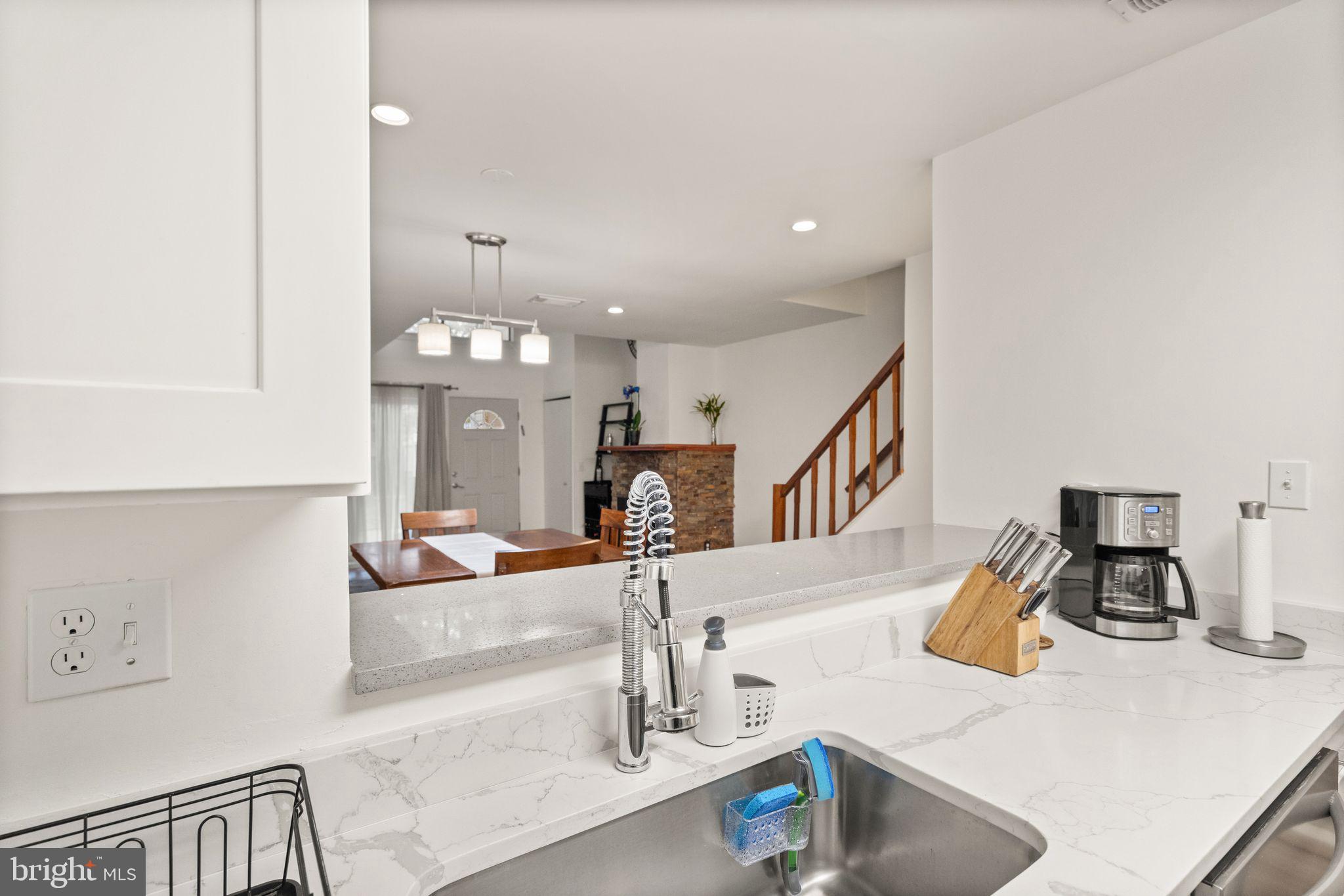 1058 Warwick Ct