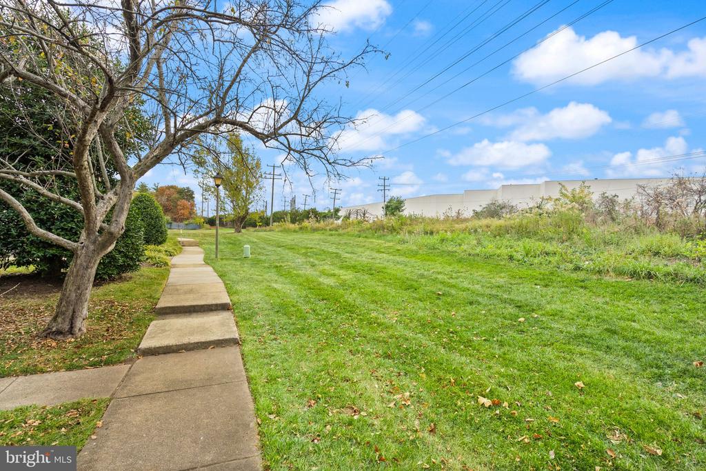 1058 Warwick Ct