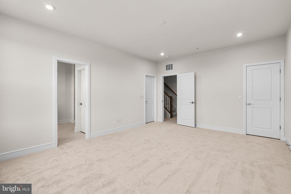 42621 Streamlet Sq