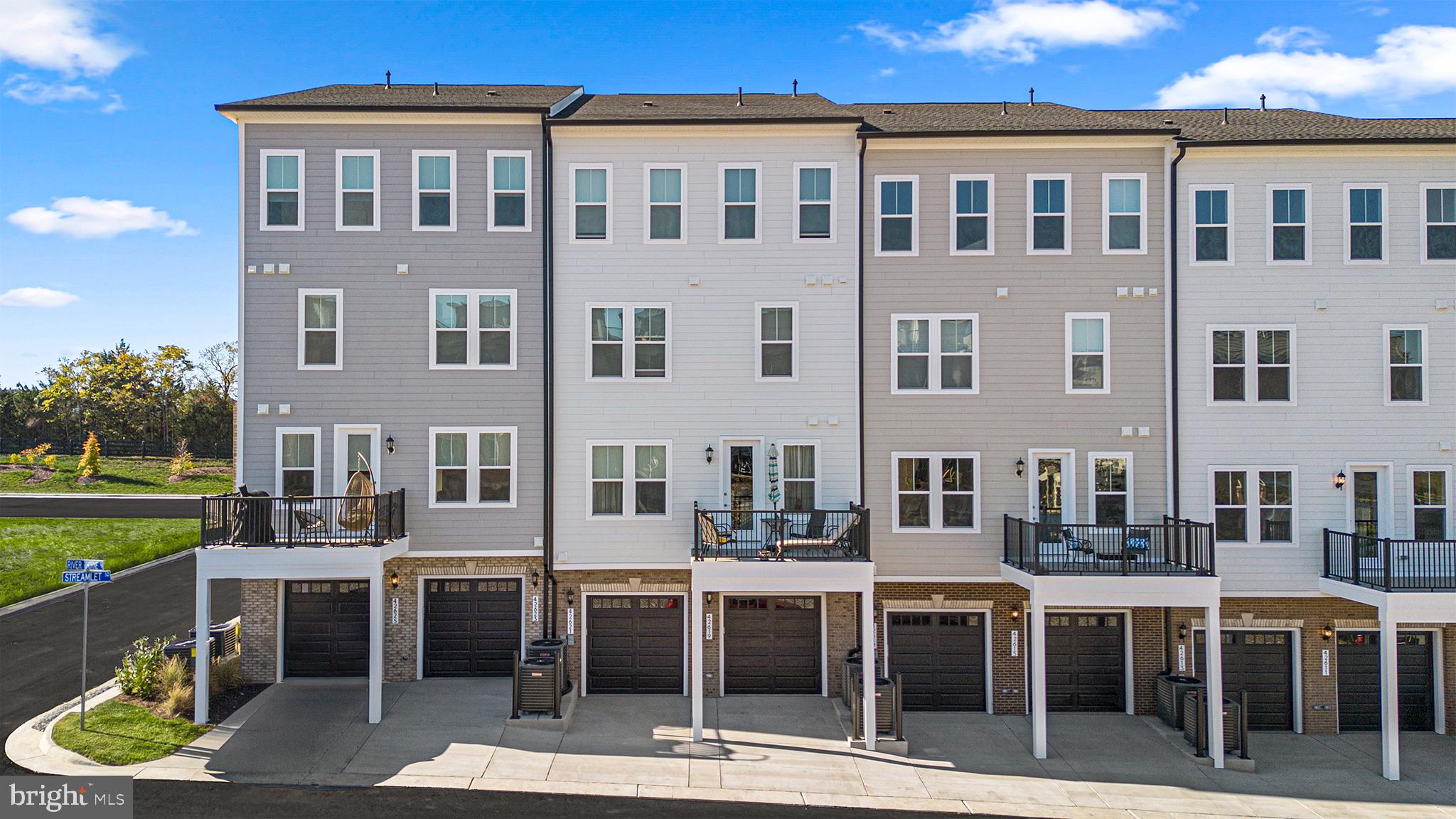 42621 Streamlet Sq
