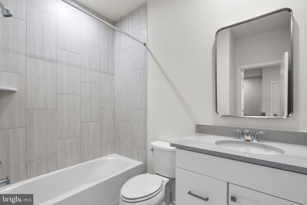 42621 Streamlet Sq