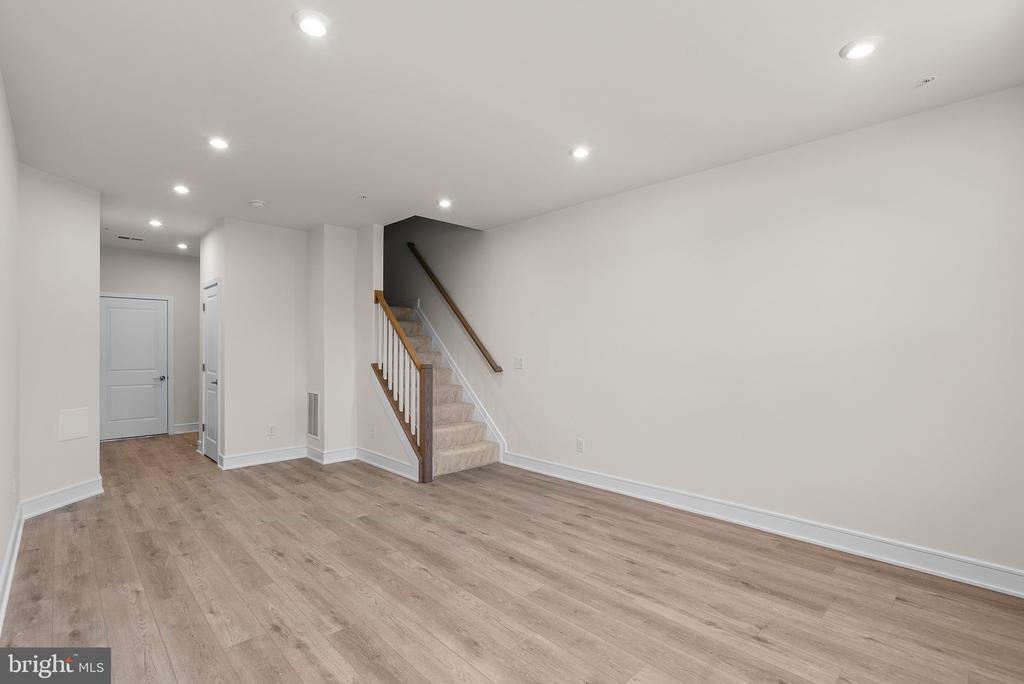 42621 Streamlet Sq