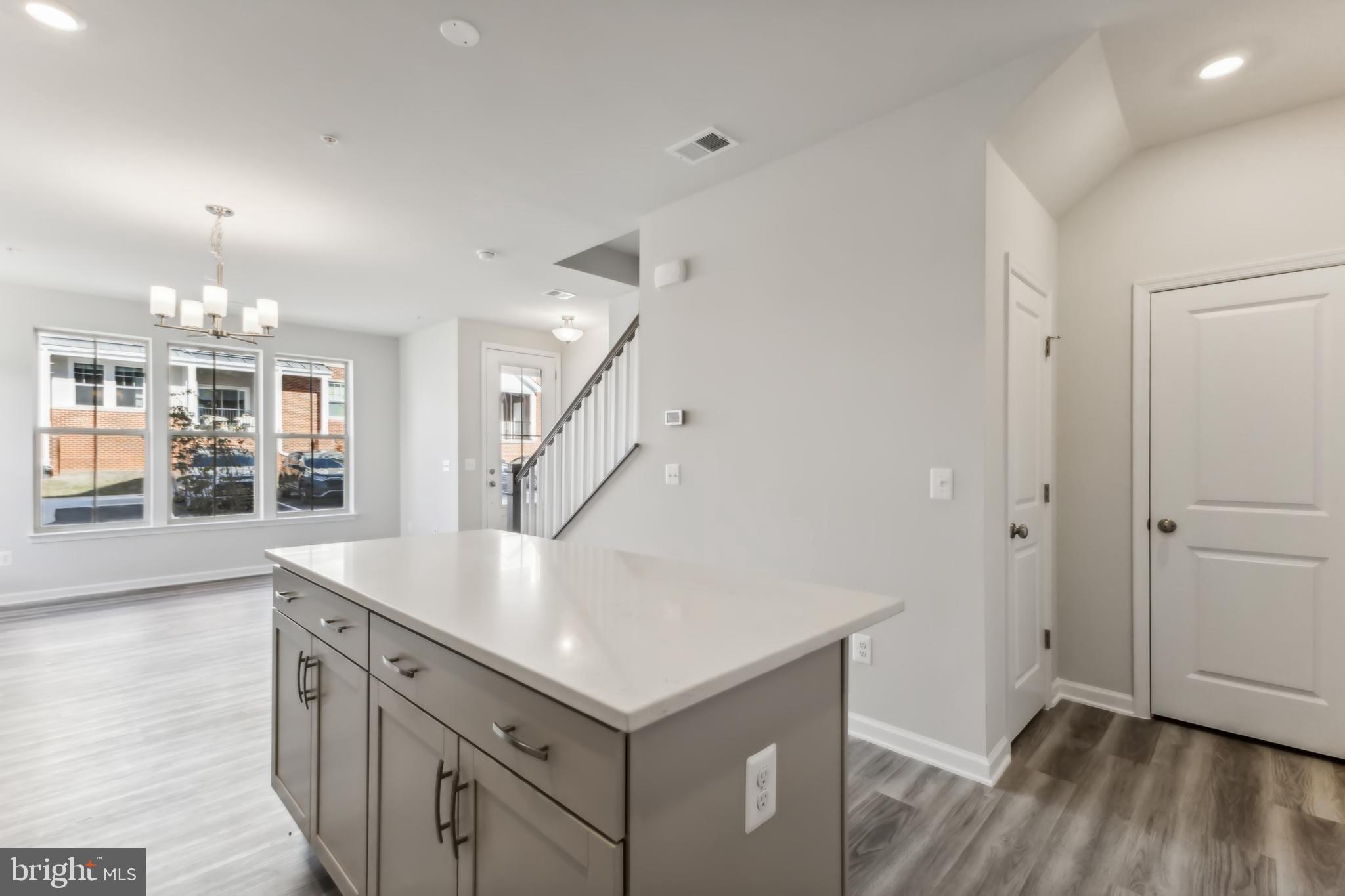 789 Mount Airy Ter NE