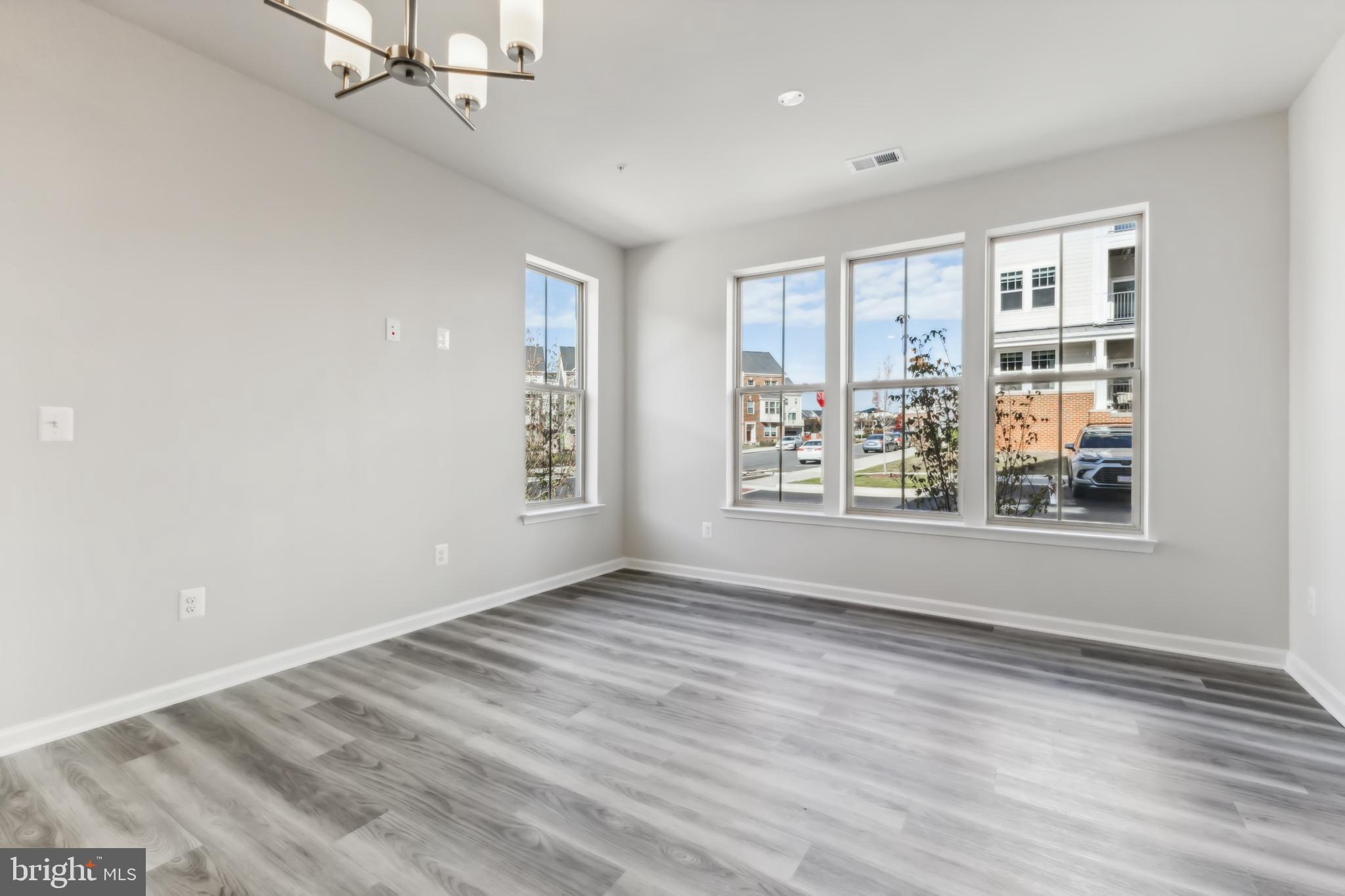 789 Mount Airy Ter NE