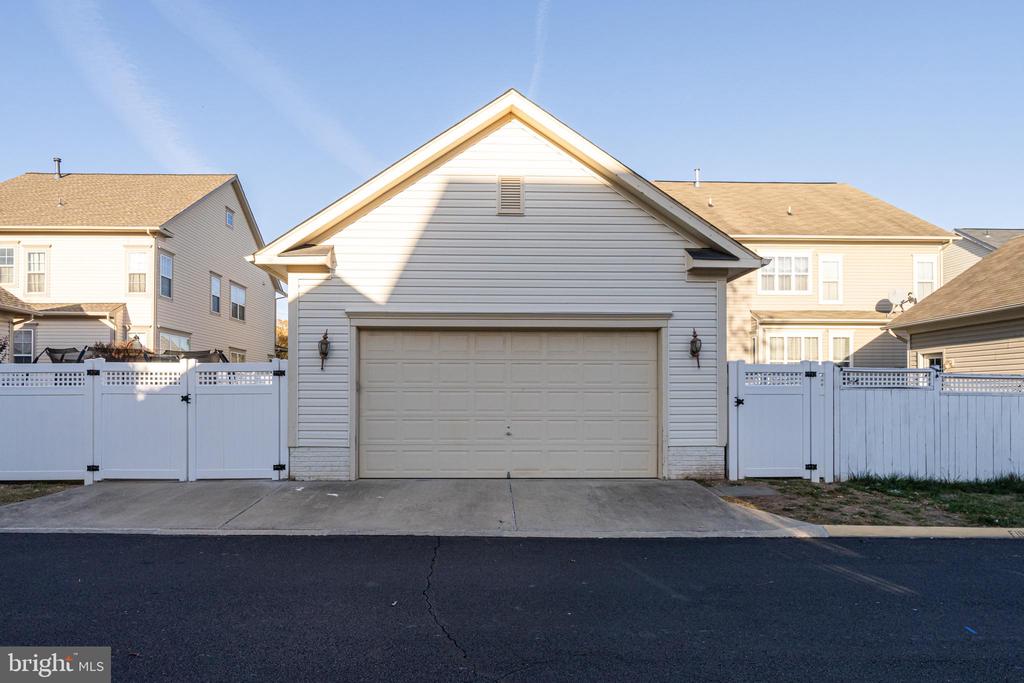 23390 HIGBEE LN