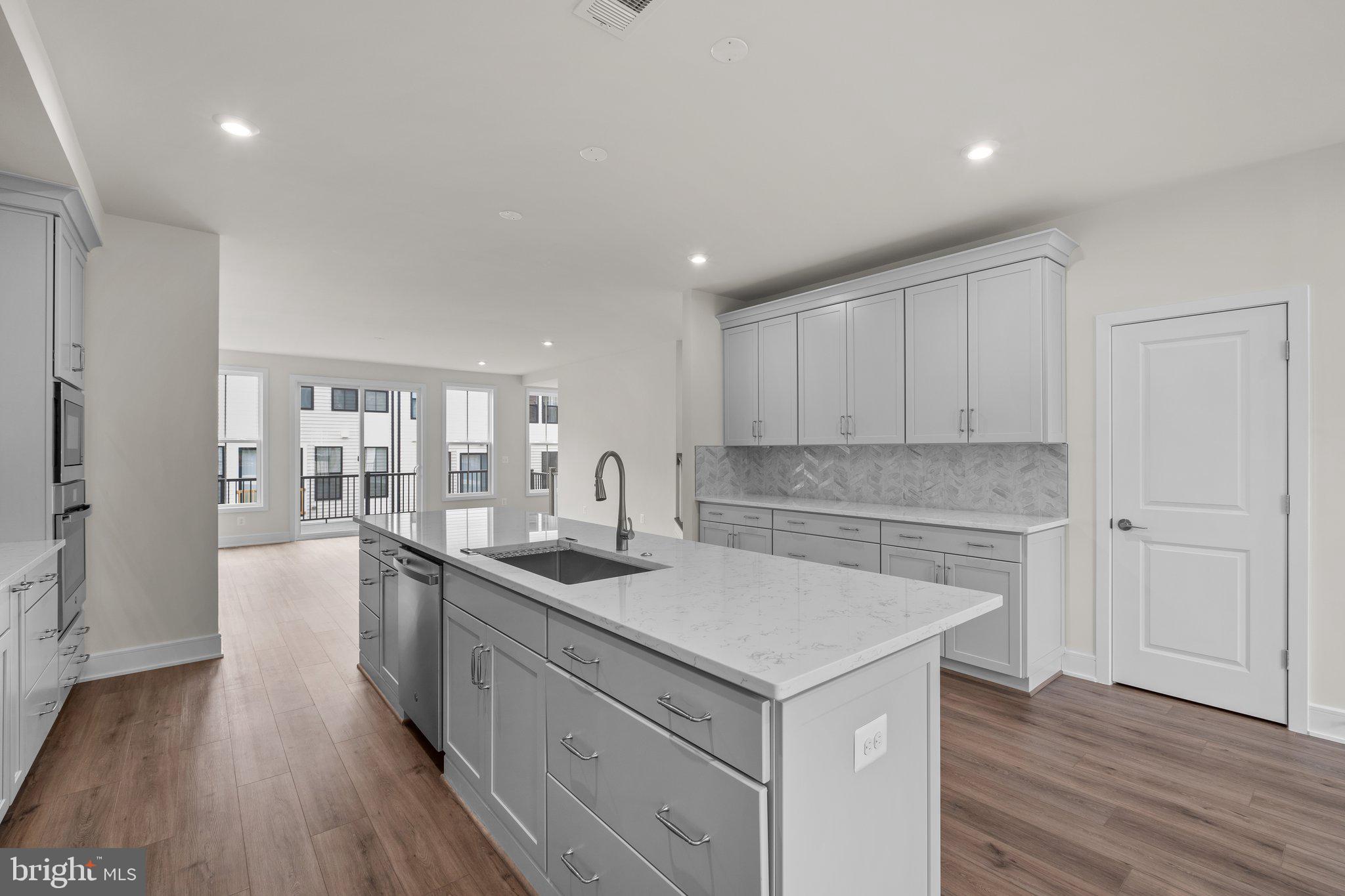 21728 Charing Cross Ter