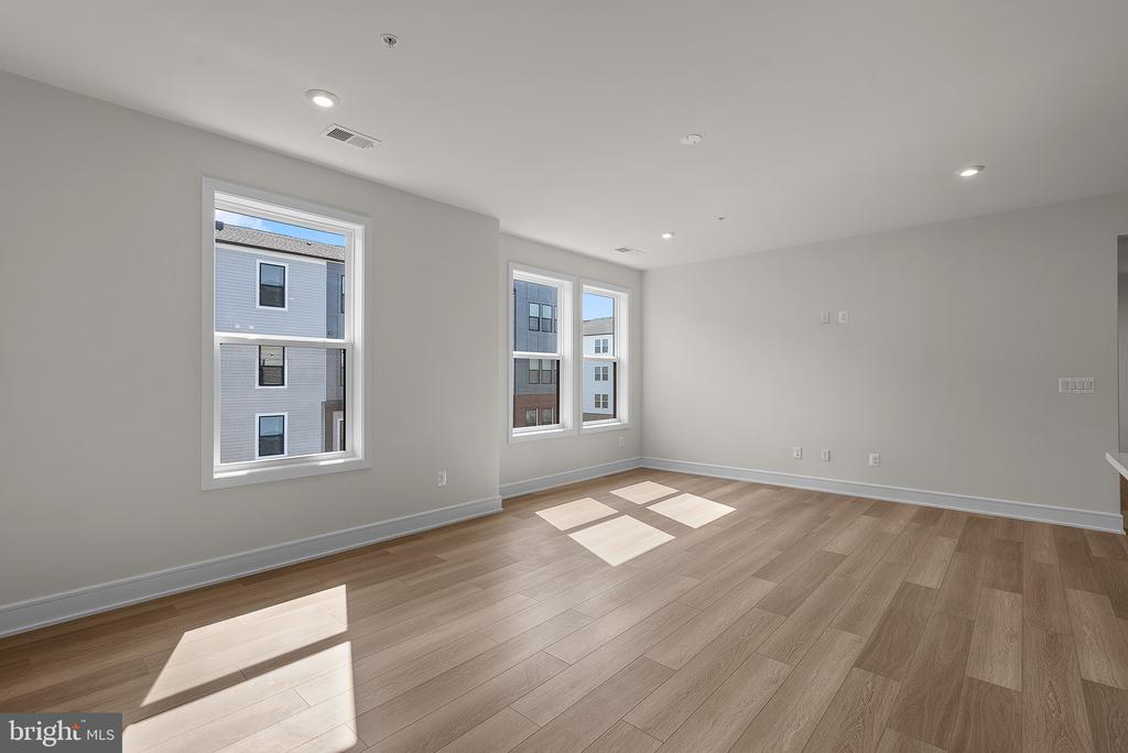 23679 Bolton Crescent #12-303