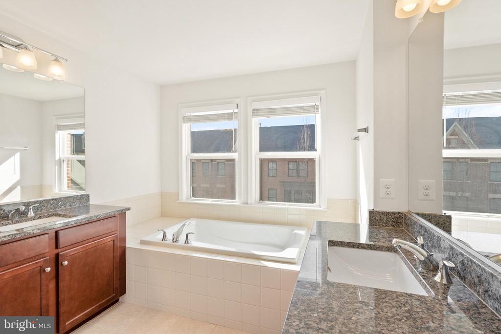42274 Riggins Ridge Ter