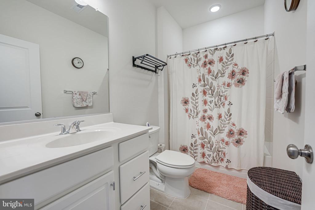 42488 Dogwood Glen Sq