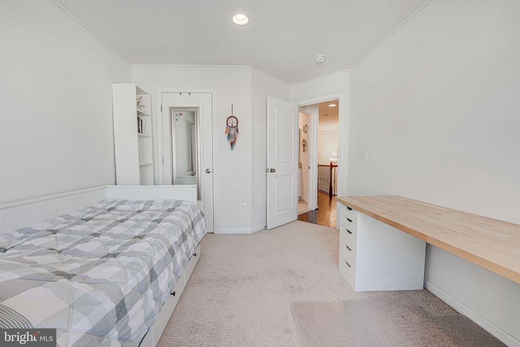 42488 Dogwood Glen Sq