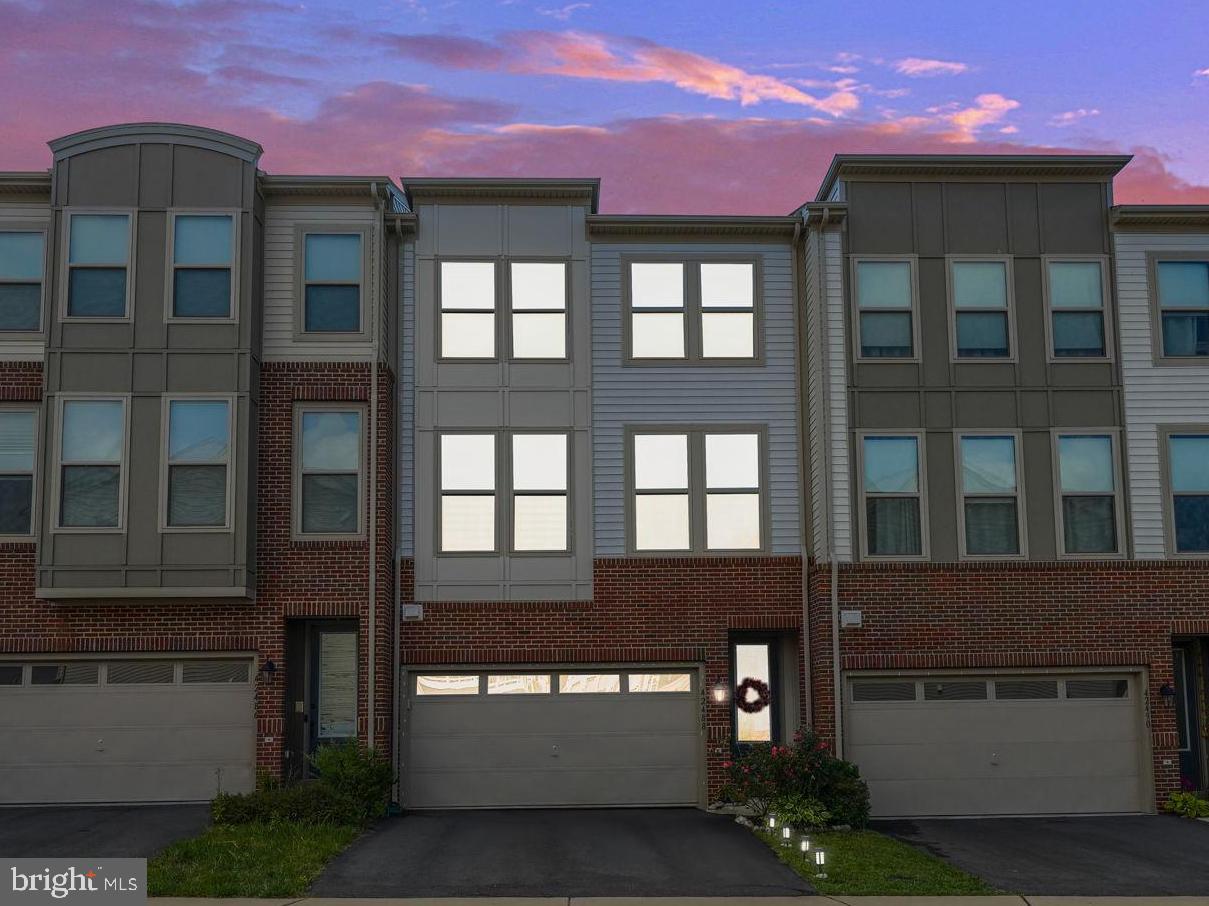 42488 Dogwood Glen Sq