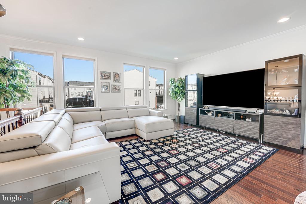 42488 Dogwood Glen Sq