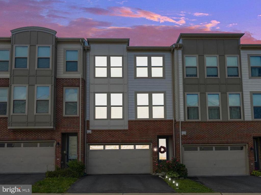 42488 Dogwood Glen Sq