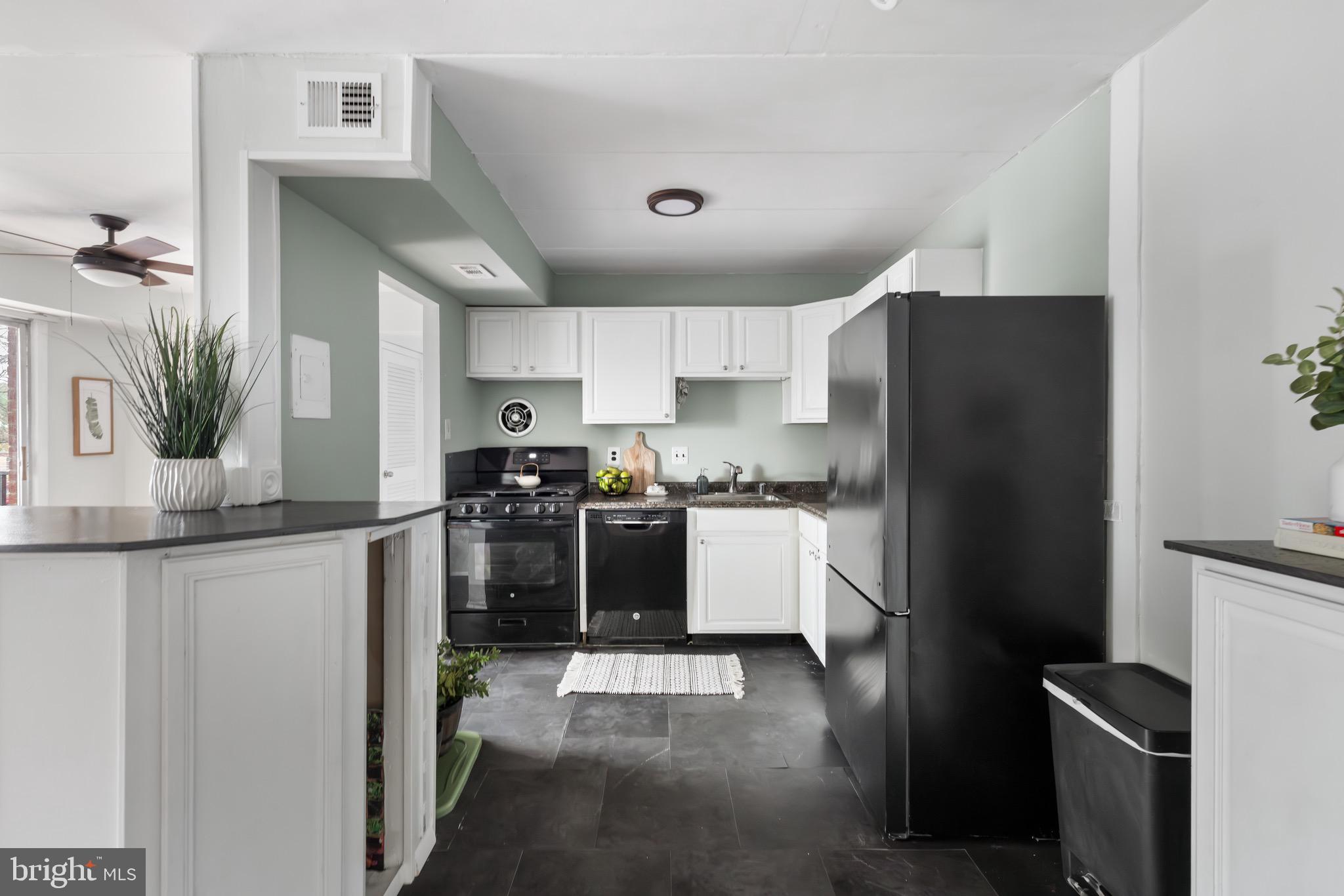125-J Clubhouse Dr SW #4