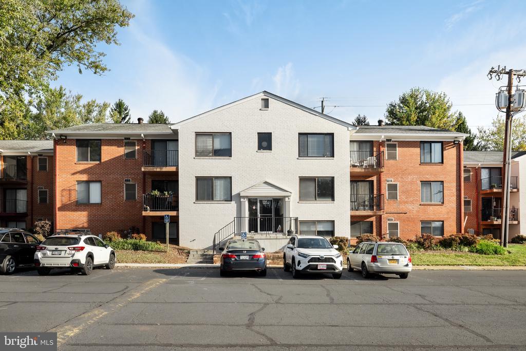 125-J Clubhouse Dr SW #4