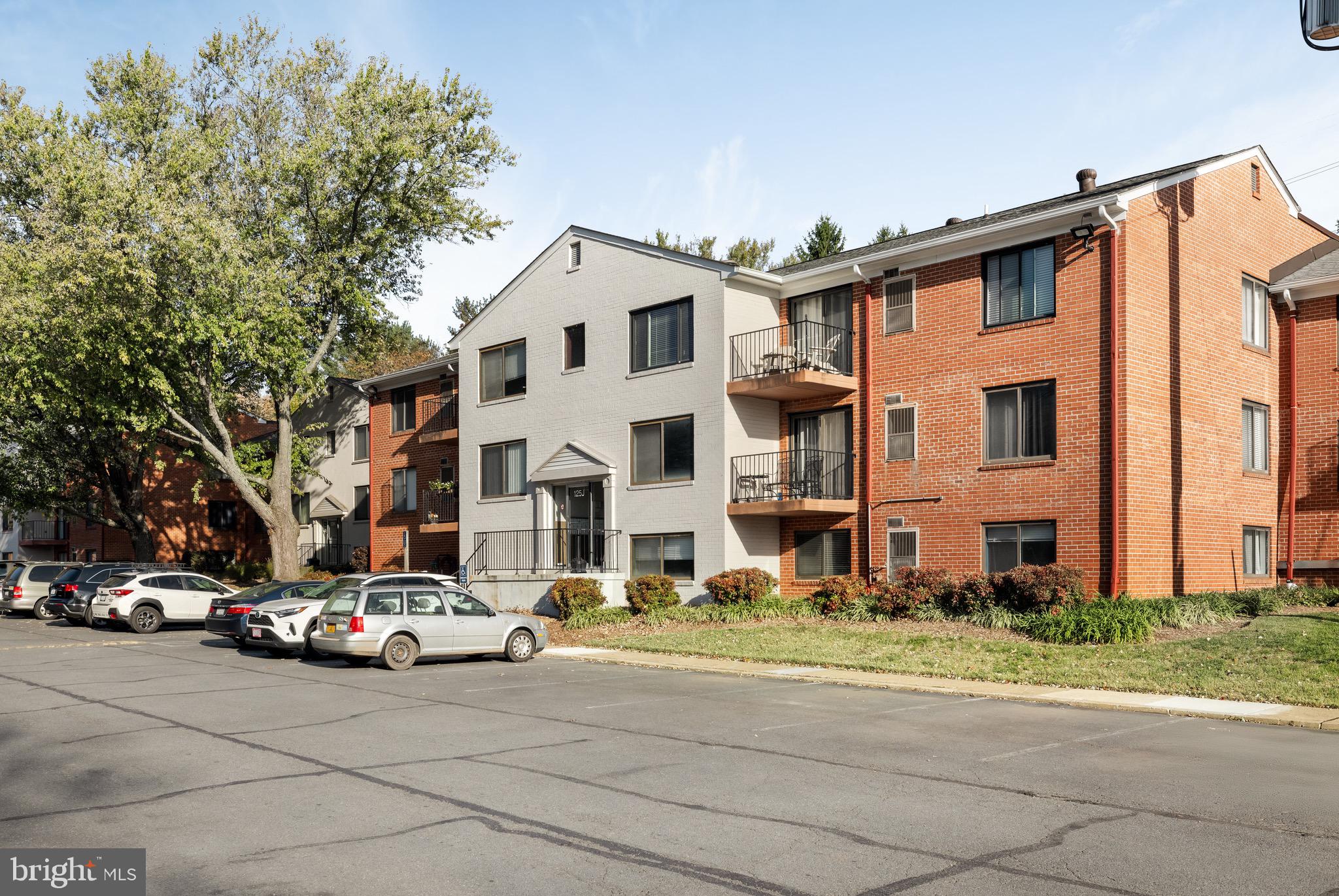 125-J Clubhouse Dr SW #4