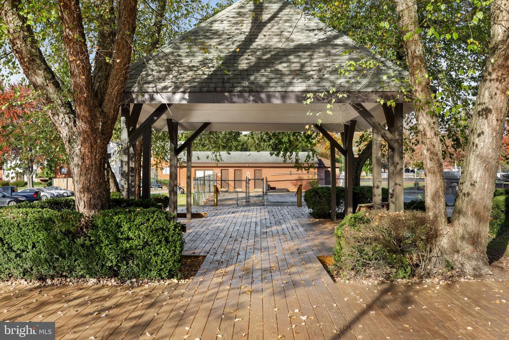 125-J Clubhouse Dr SW #4