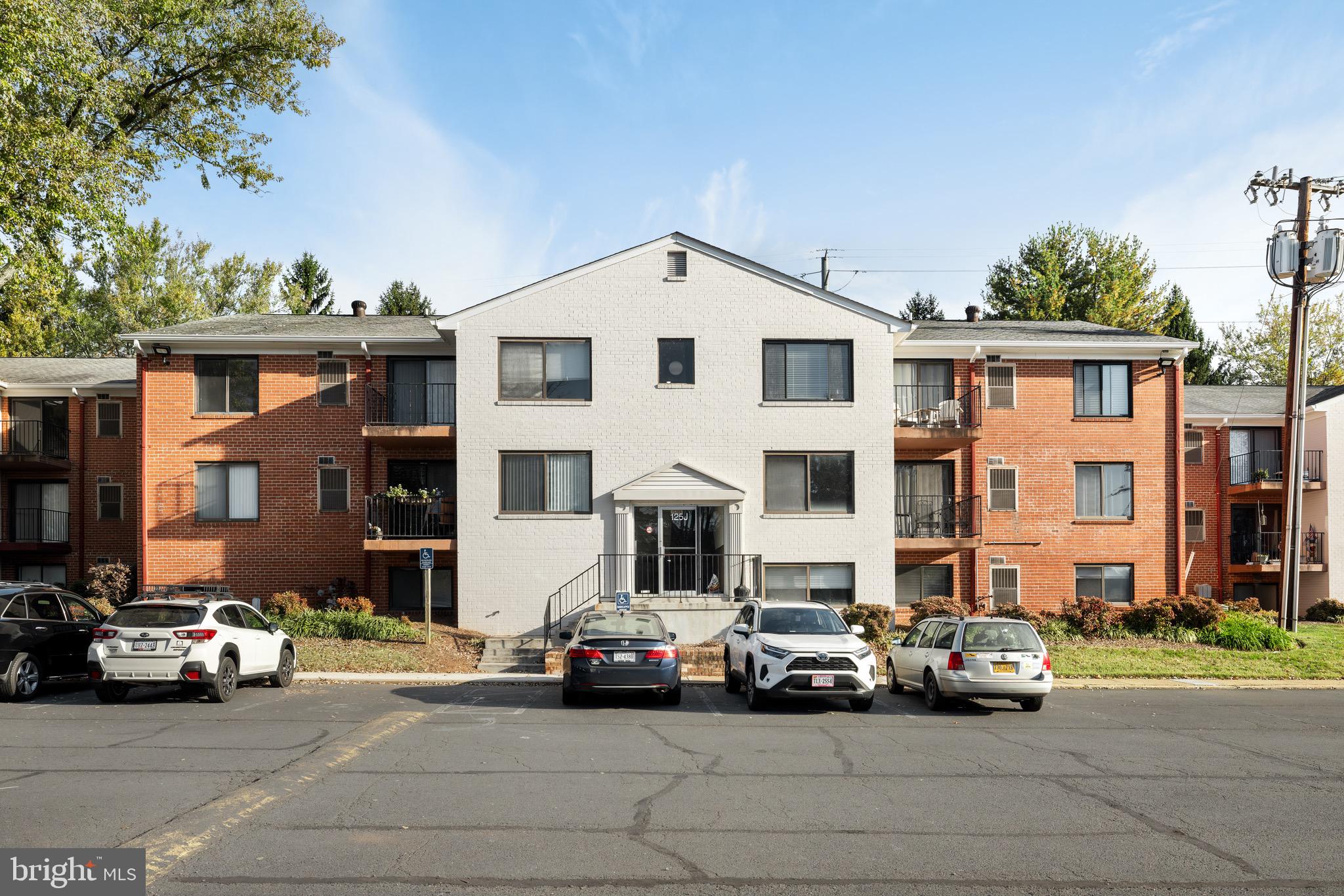 125-J Clubhouse Dr SW #4