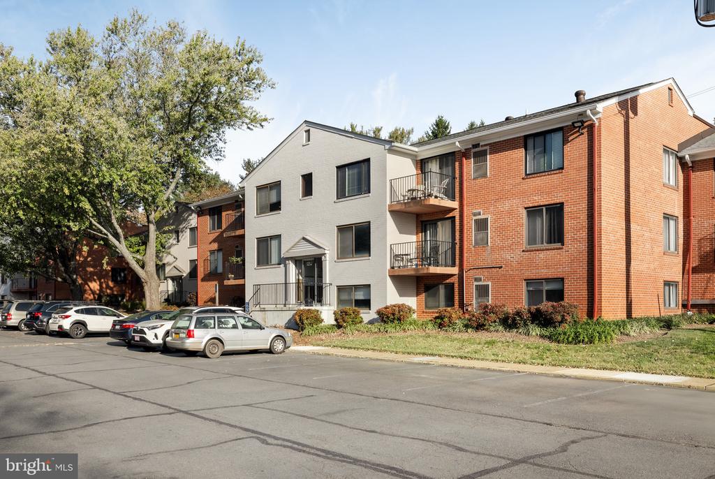 125-J Clubhouse Dr SW #4