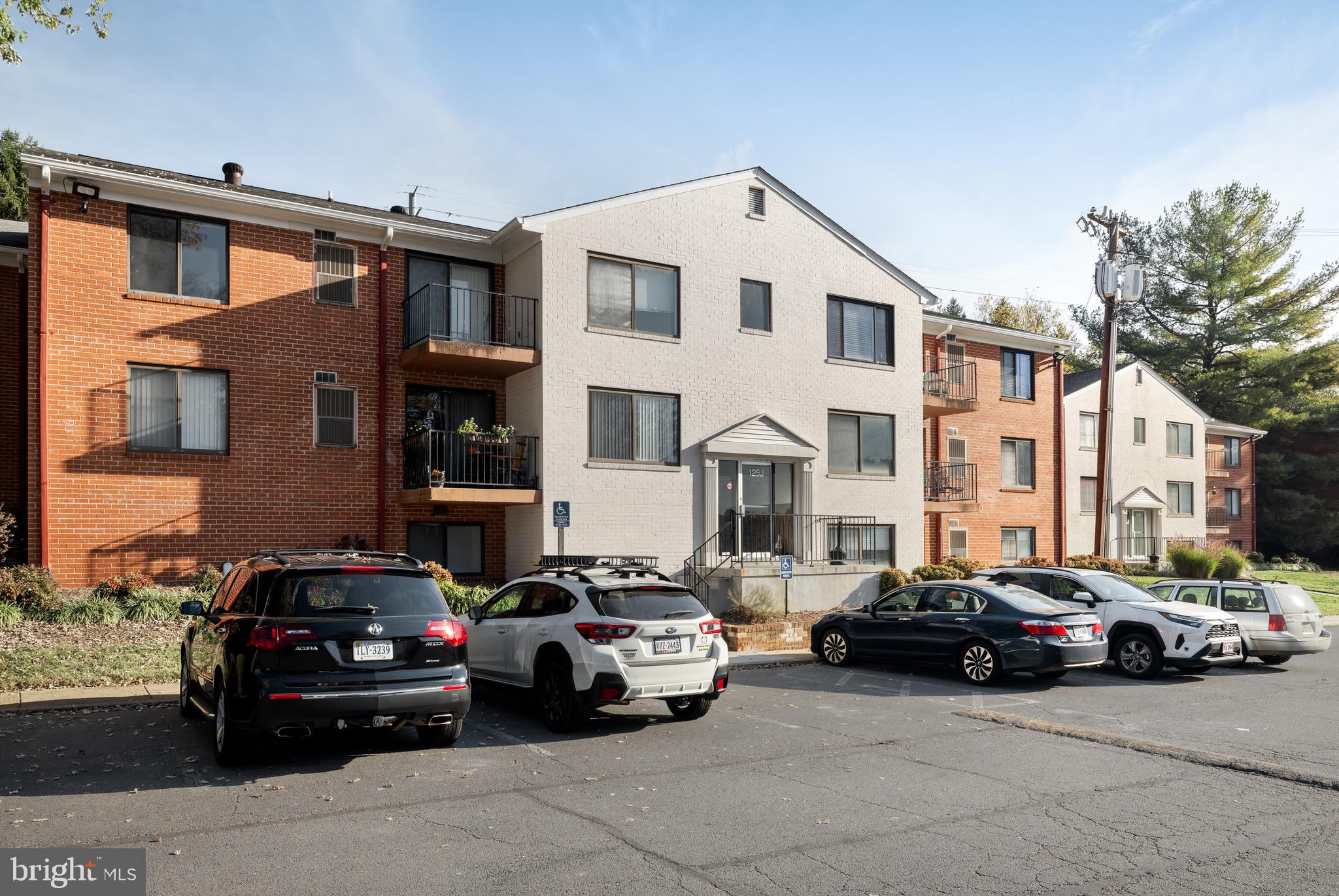 125-J Clubhouse Dr SW #4