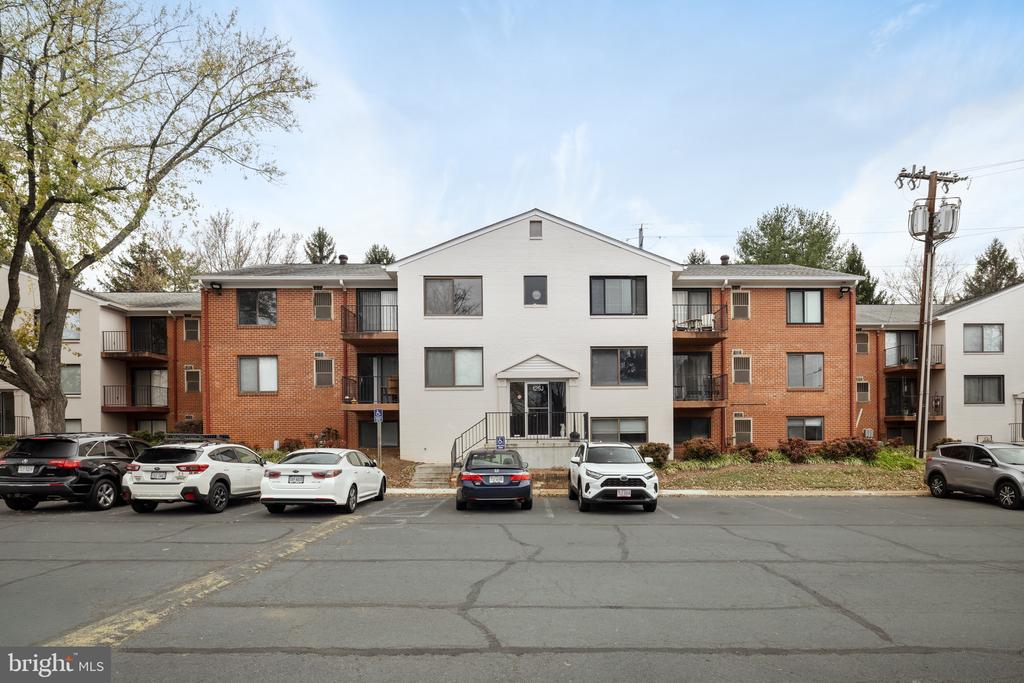 125-J Clubhouse Dr SW #4
