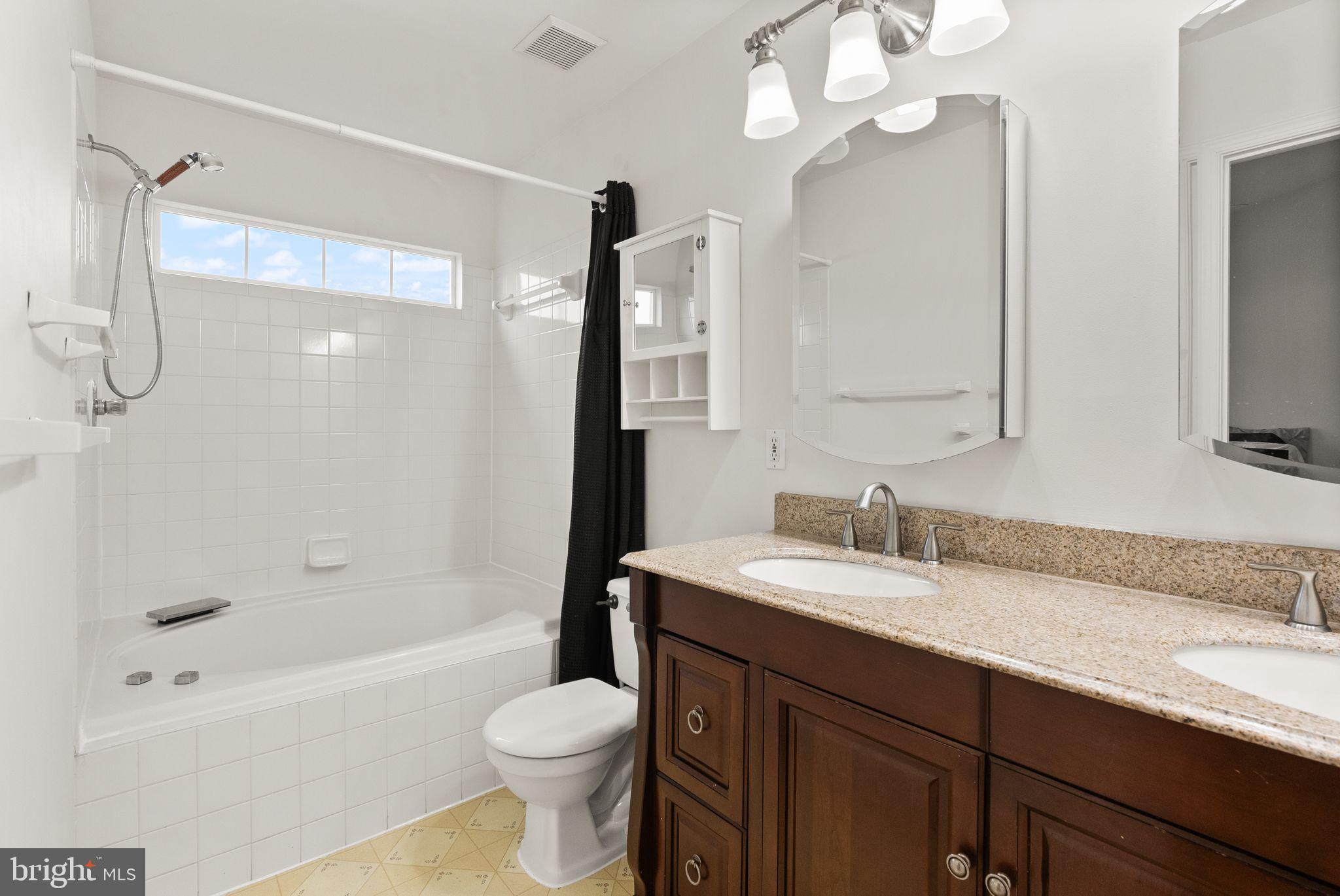 854 Vanderbilt Ter SE