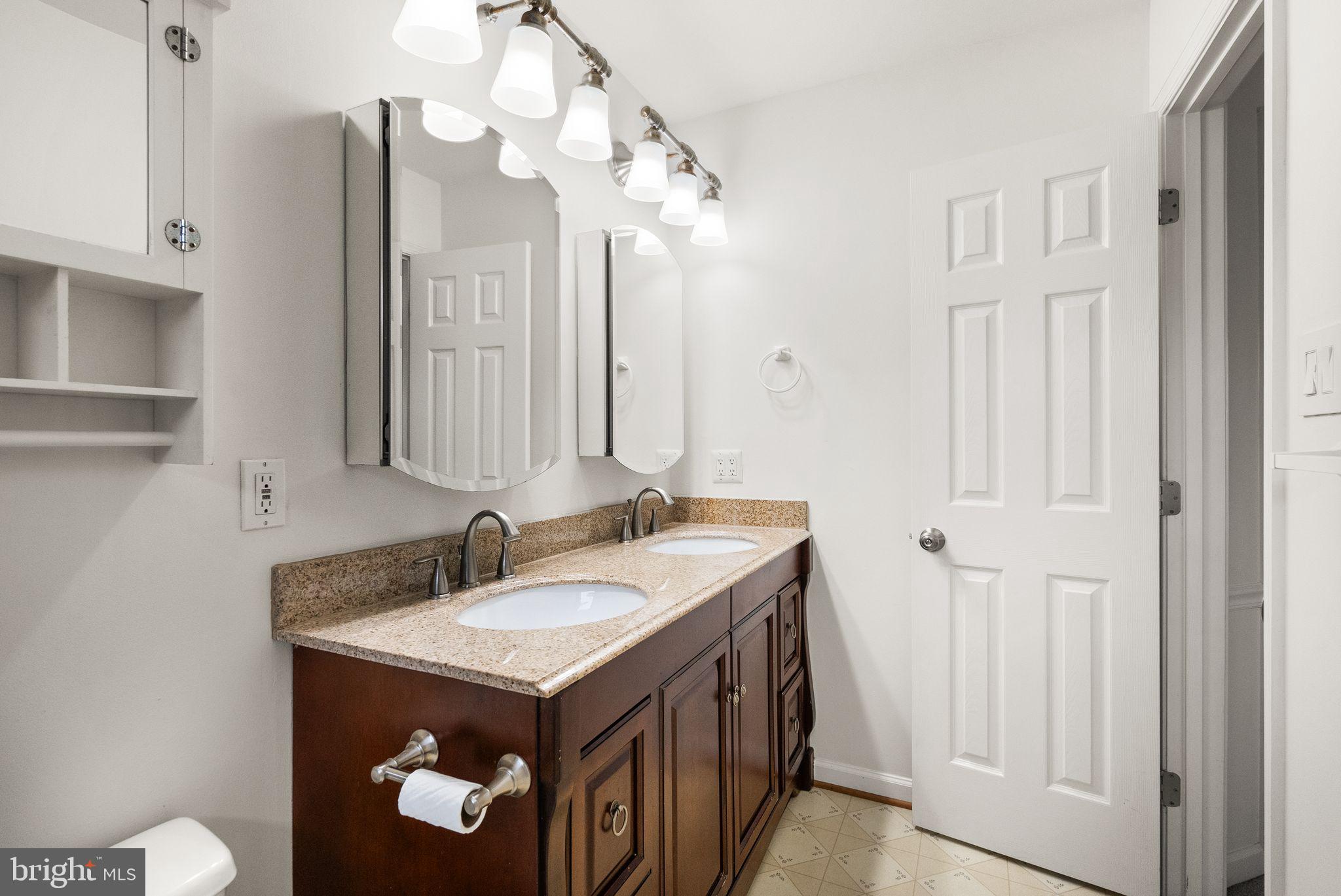 854 Vanderbilt Ter SE