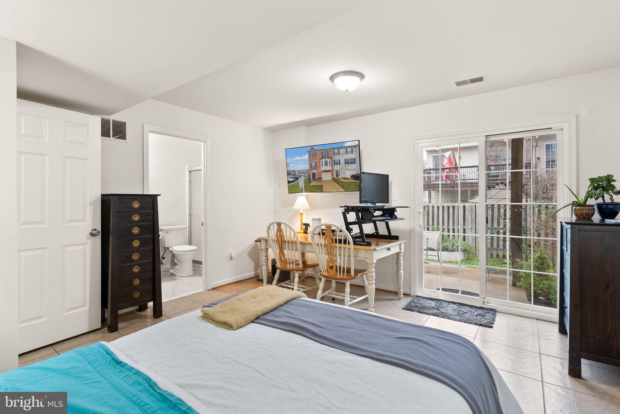 854 Vanderbilt Ter SE