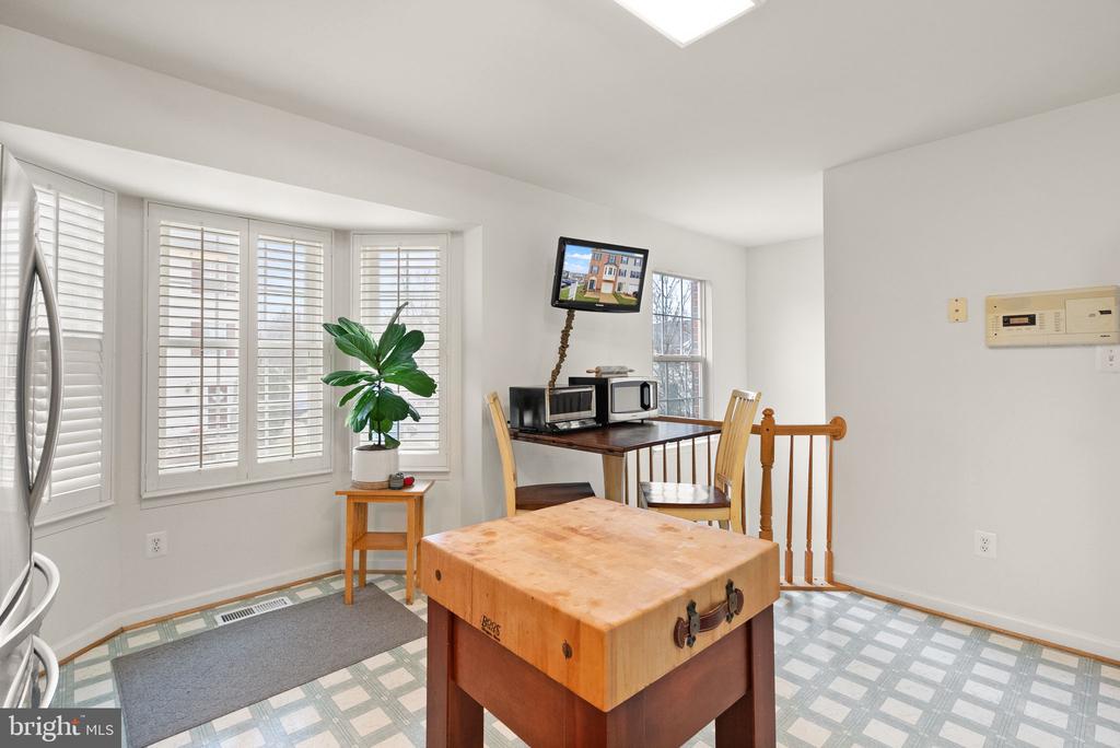 854 Vanderbilt Ter SE