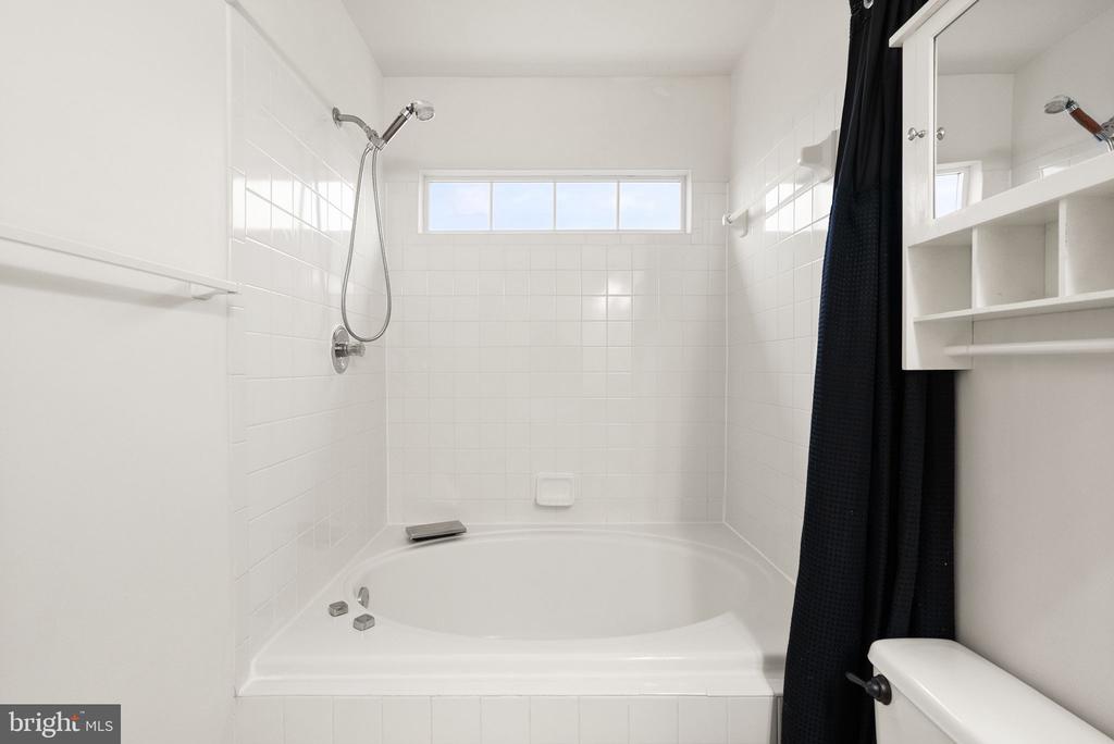 854 Vanderbilt Ter SE
