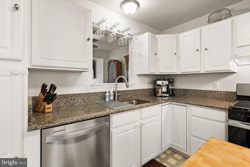 854 Vanderbilt Ter SE