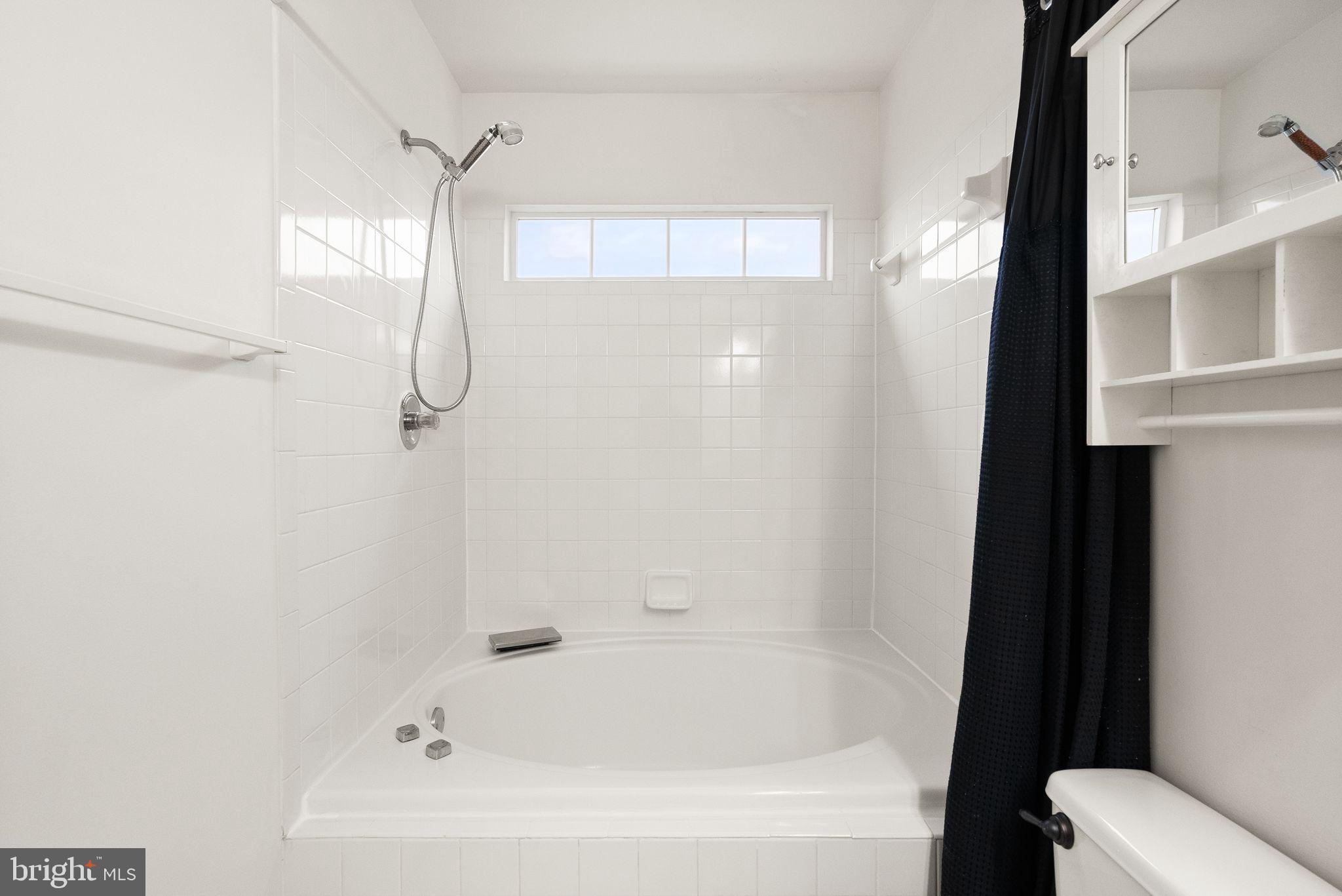 854 Vanderbilt Ter SE