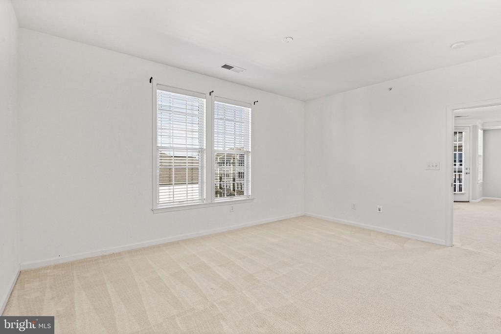 24701 Byrne Meadow Sq #403