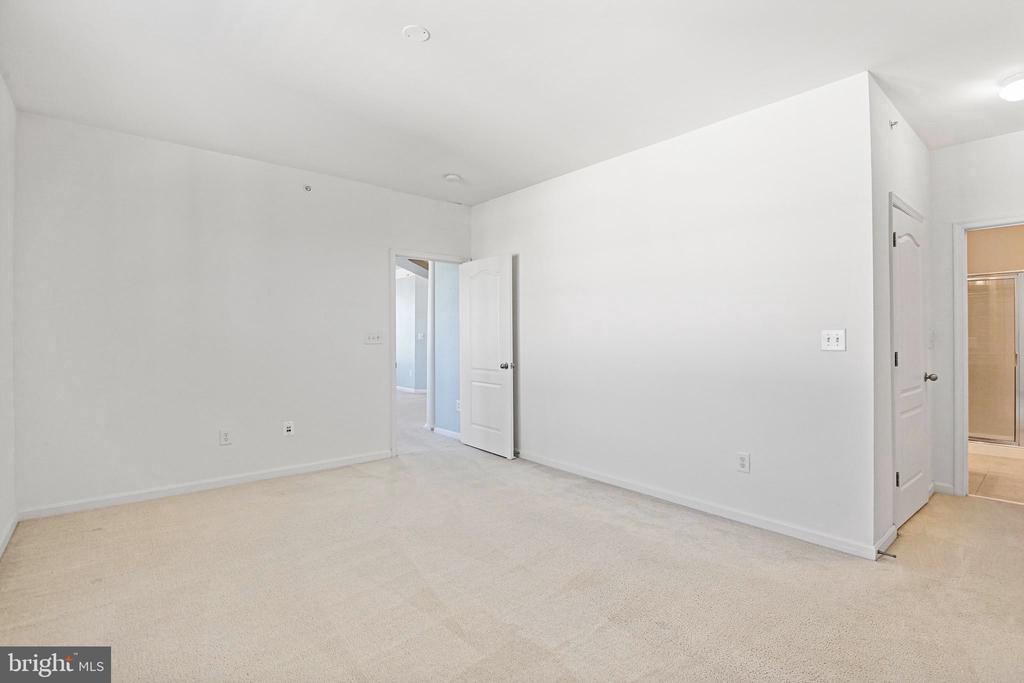 24701 Byrne Meadow Sq #403