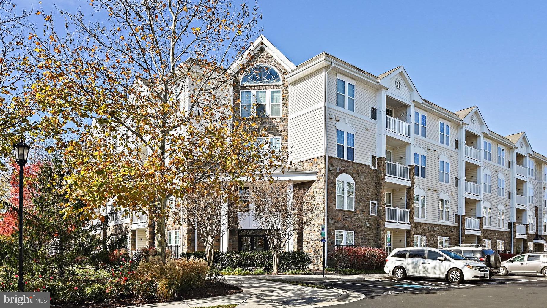 24701 Byrne Meadow Sq #403