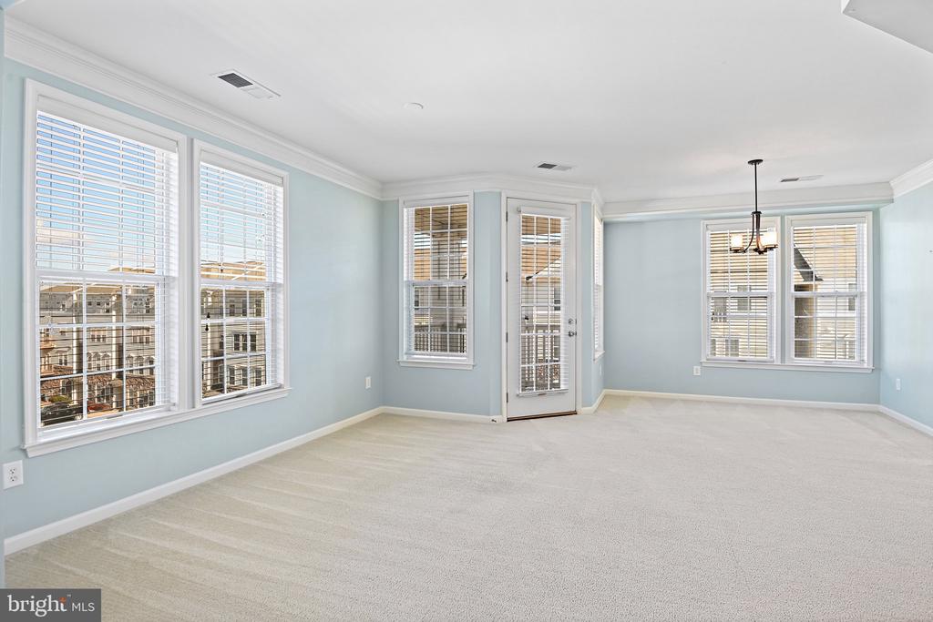 24701 Byrne Meadow Sq #403