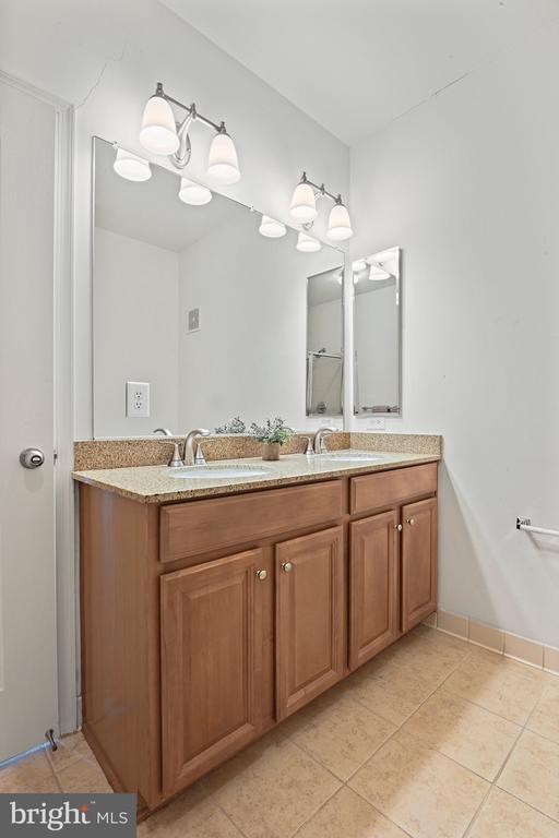24701 Byrne Meadow Sq #403