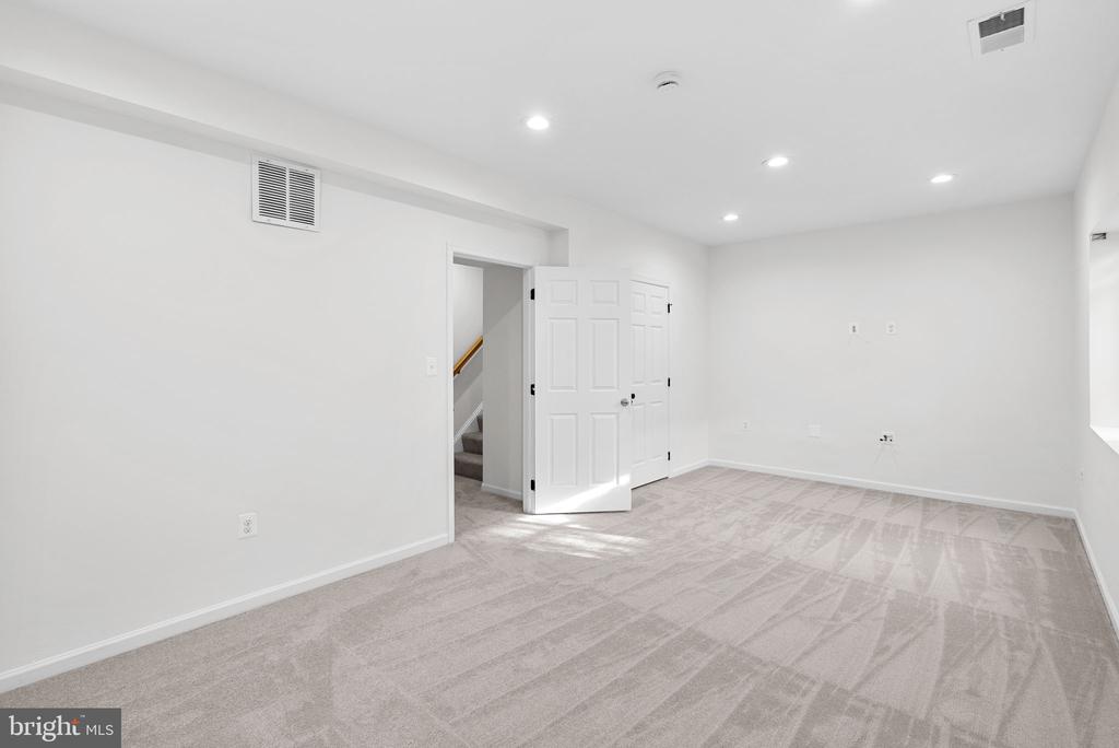 303 Dublin Sq