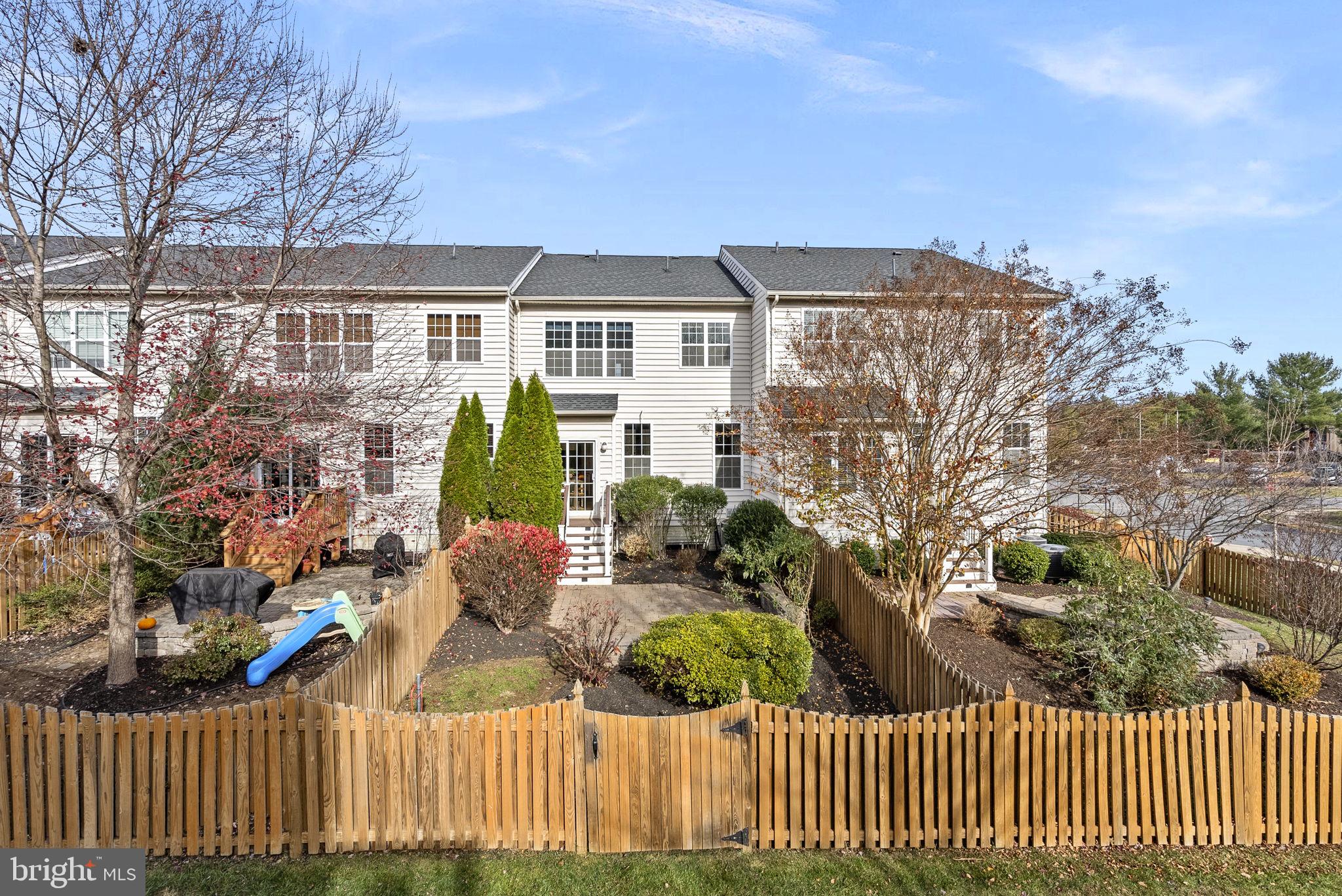 303 Dublin Sq