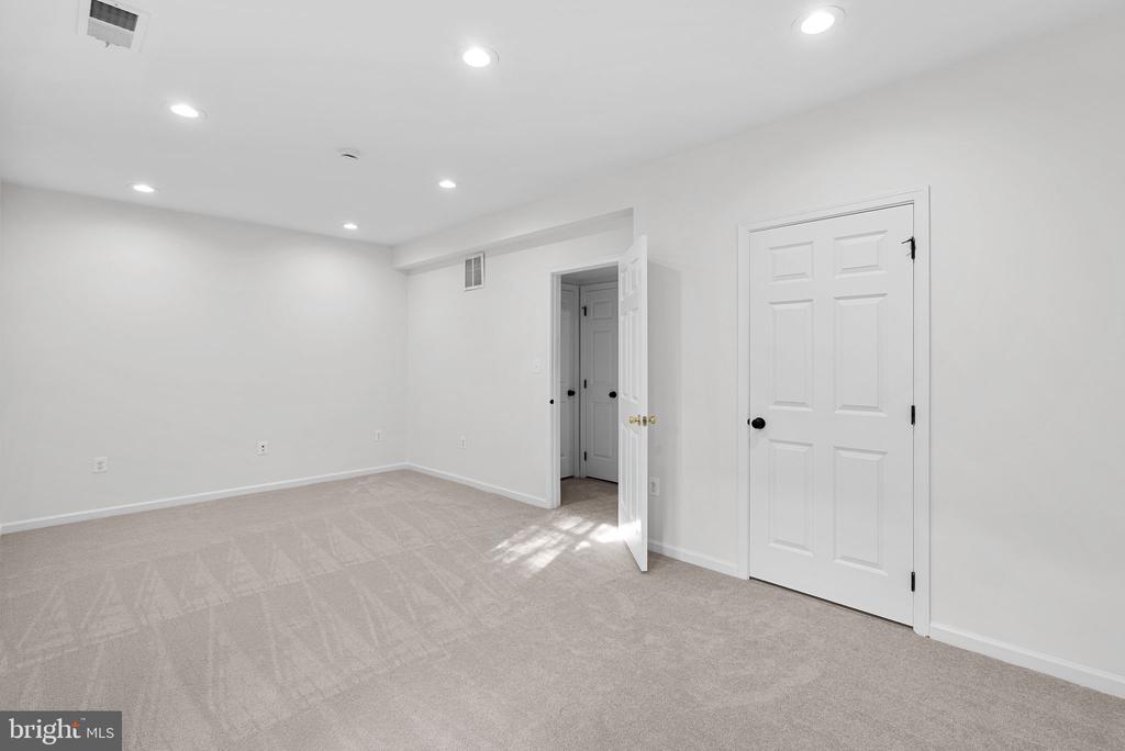 303 Dublin Sq