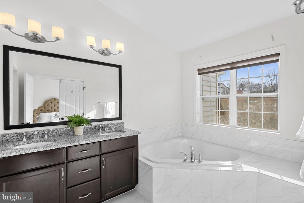 303 Dublin Sq