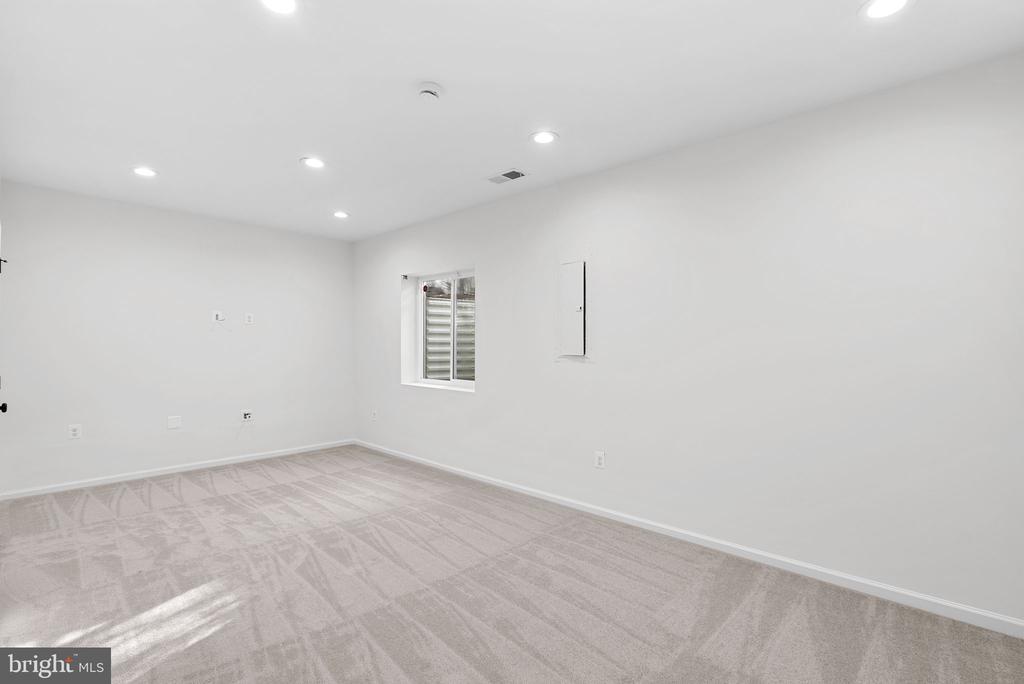 303 Dublin Sq