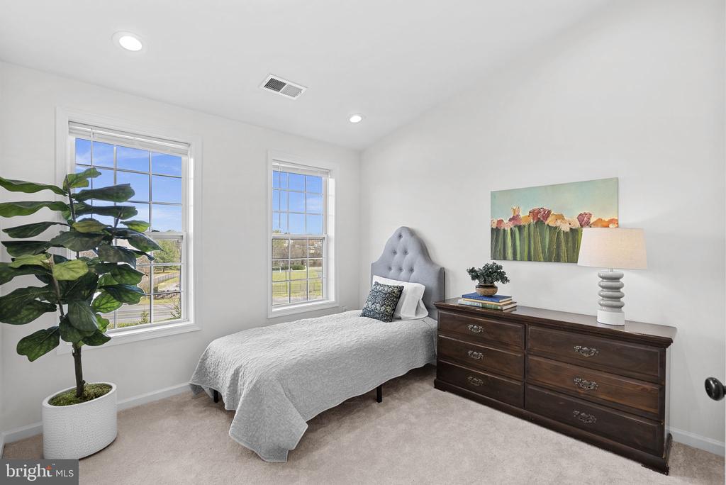 303 Dublin Sq