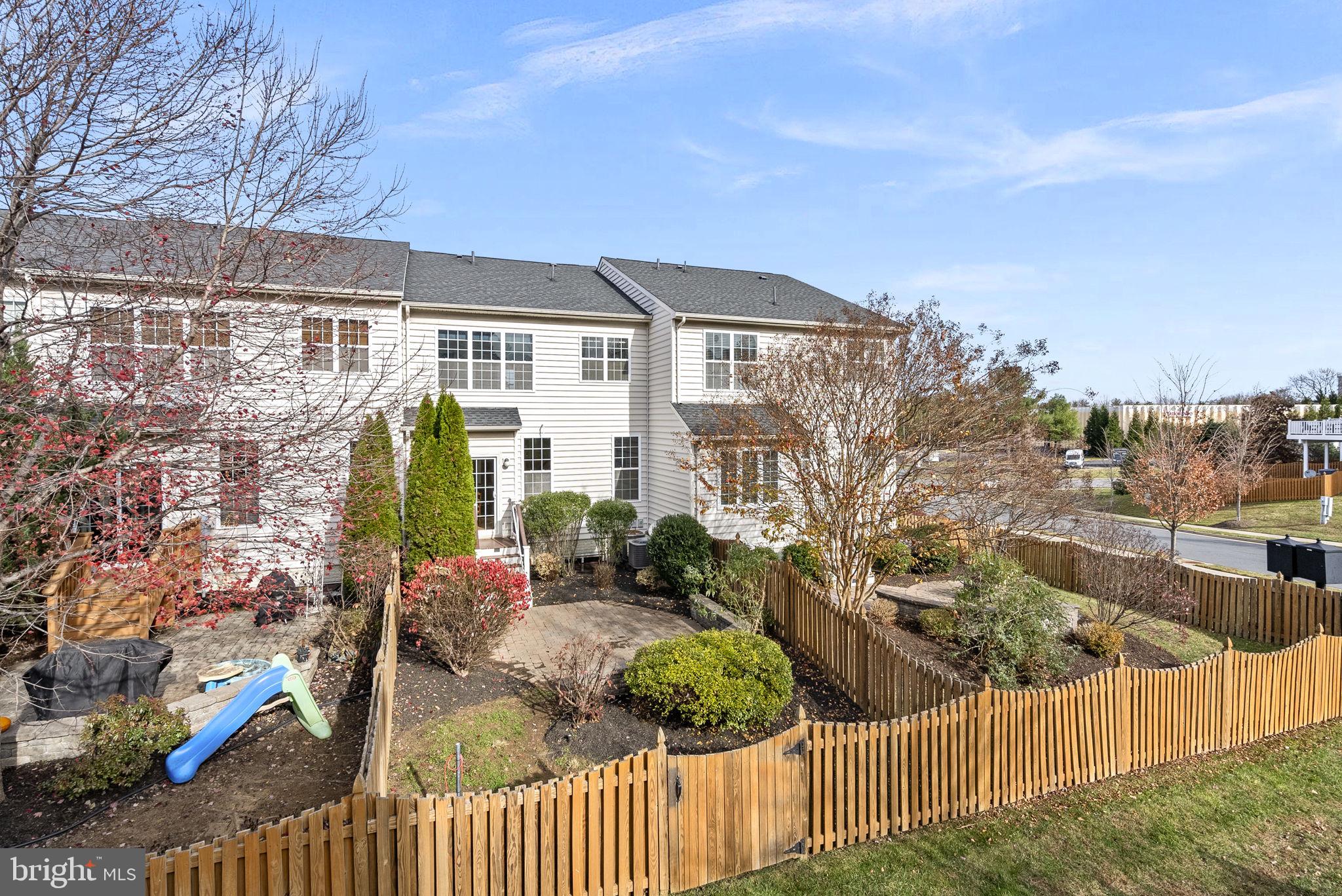 303 Dublin Sq