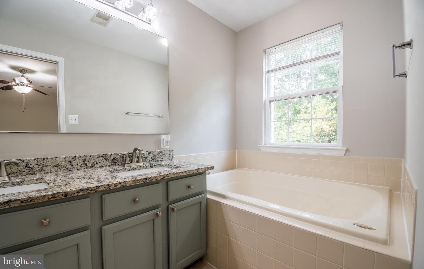 45572 GRAND CENTRAL SQ
